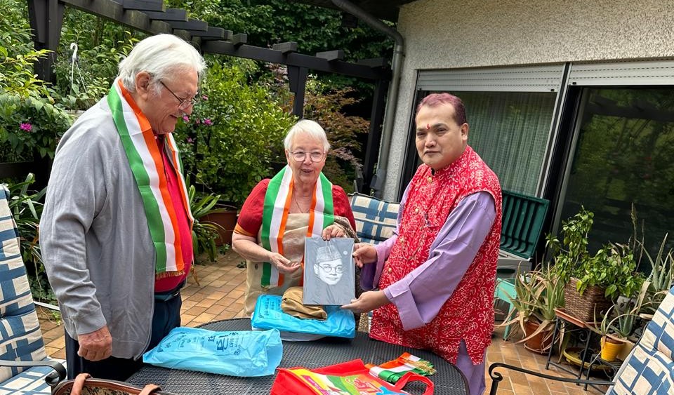 advocate joydip mukherjee with ani basu netajis daughter