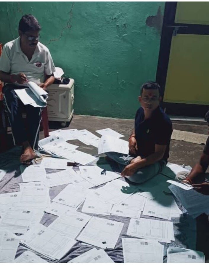 Trinamool leader holds enumeration form! Is Trinamool working on BLO? Political tension in Kankasa over viral picture on social media