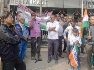 Airport gate blocked in protest, demanding the reopening of Jessop.